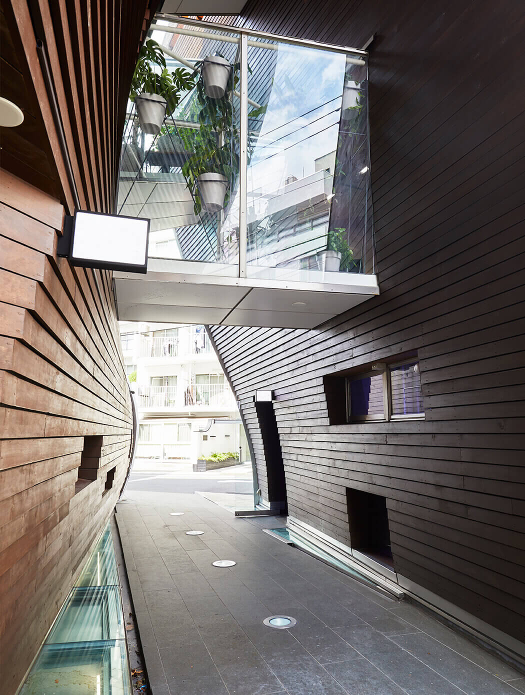 REALGATE bldg.